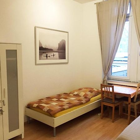 Hannover Sudstadt - Zimmer Und Apartment Bagian luar foto