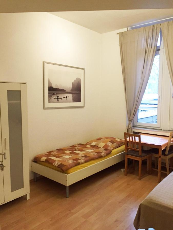 Hannover Sudstadt - Zimmer Und Apartment Bagian luar foto